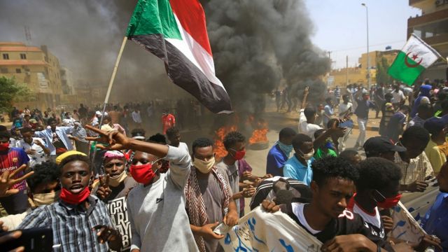 السودان .. 10 قتلى برصاص الجيش خلال مظاهرات اليوم