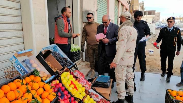 طبرق| اللجنة الأمنية تُباشر في حملة على المحلات الواقعة بشارع المرحوم الطيب الشريف