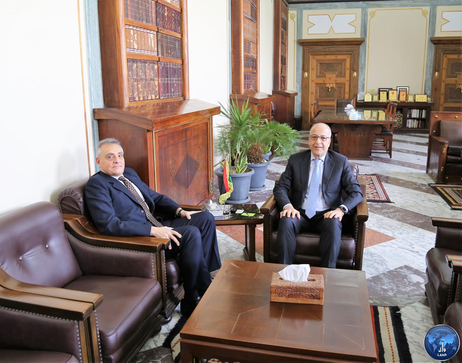 محافظ مصرف ليبيا المركزي يلتقي سفير إيطاليا لدى ليبيا بوتشينو غاريمالدي