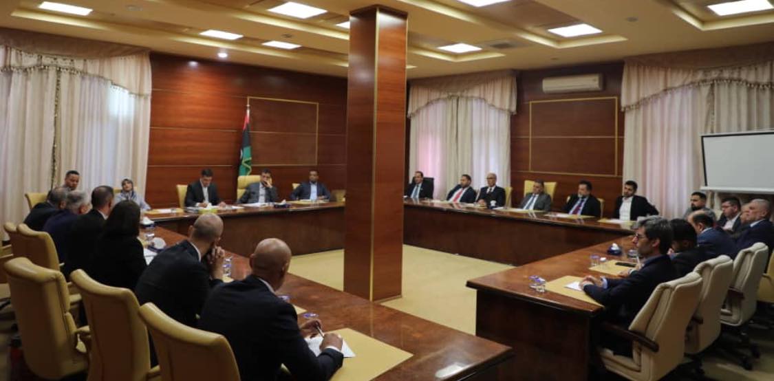 أبوجناح يبحث مع السفير الفلسطيني التعاون الصحي بين البلدين وفق القوانين والتشريعات الليبية