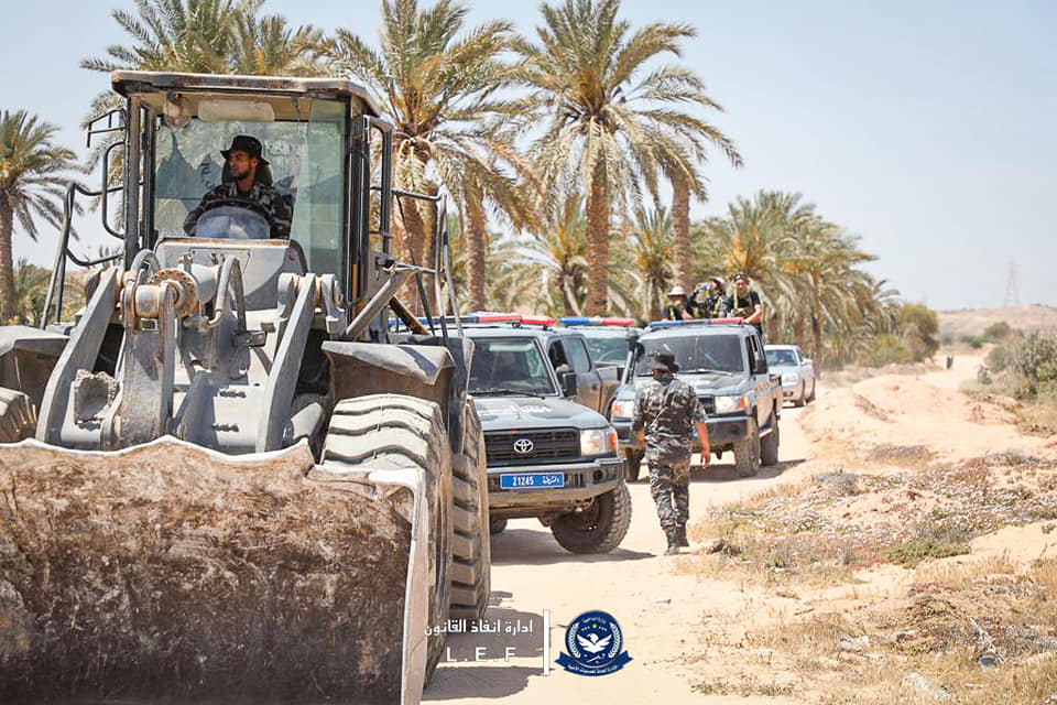 ‏إدارة إنفاذ القانون تنتهي من إزالة المباني المخالفة بخط السكة الحديدية بالخمس