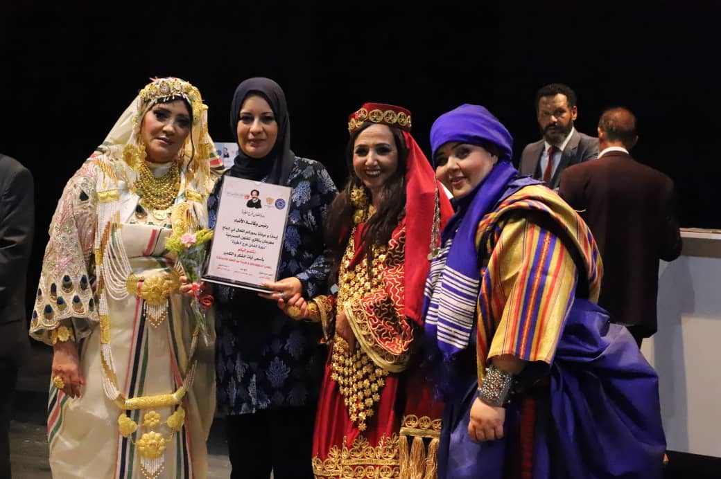 مهرجان بنغازي للفنون المسرحية يختتم فعالياته وسط أجواء احتفالية وتكريم فرق وفنانين