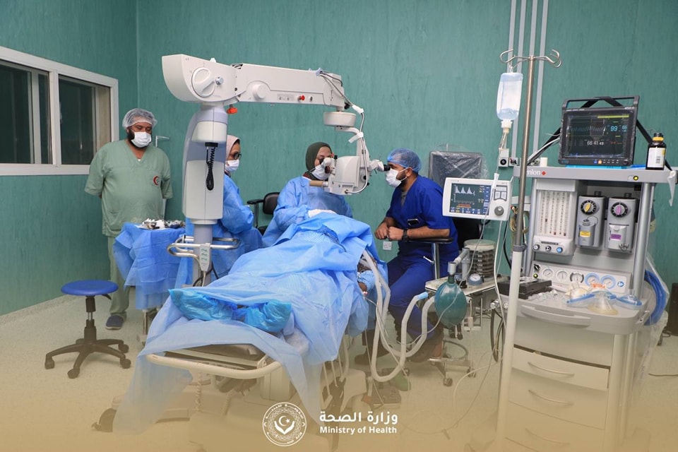 مستشفى بنغازي لطب وجراحة العيون يباشر الدفعة الثانية لزراعة القرنية