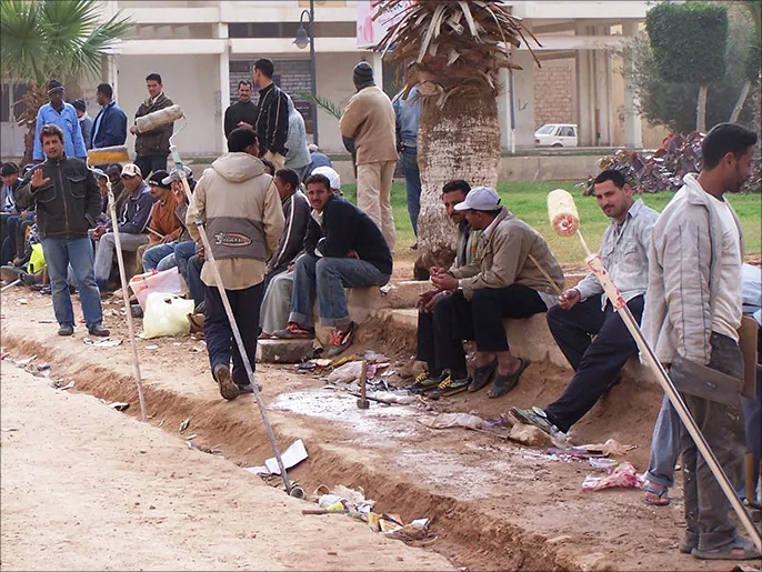 العمالة الوافدة .. قوانين معطلة وانتهاكات واسعة