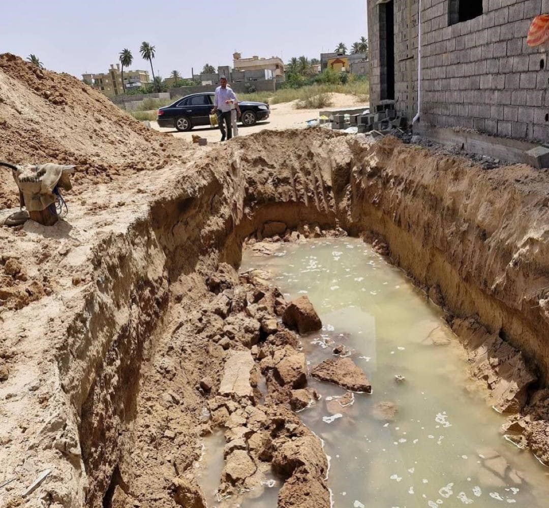 خبراء اللجنة الفنية لمتابعة ظاهرة طفح المياه الجوفية بزليتن يواصلون جهودهم لحل الأزمة