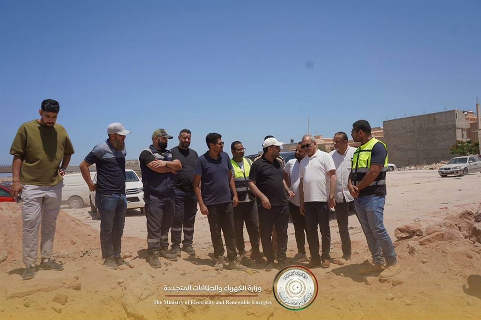 البدري يتفقد الأعمال الجارية لإصلاح عطل الكوابل الرئيسية المغذية لمدينة بنغازي
