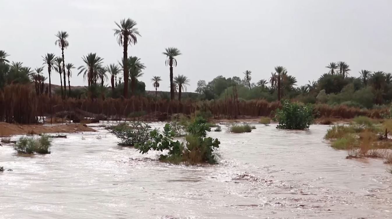 سيول جارفة تغرق مدينة غات وانقطاع كامل للخدمات