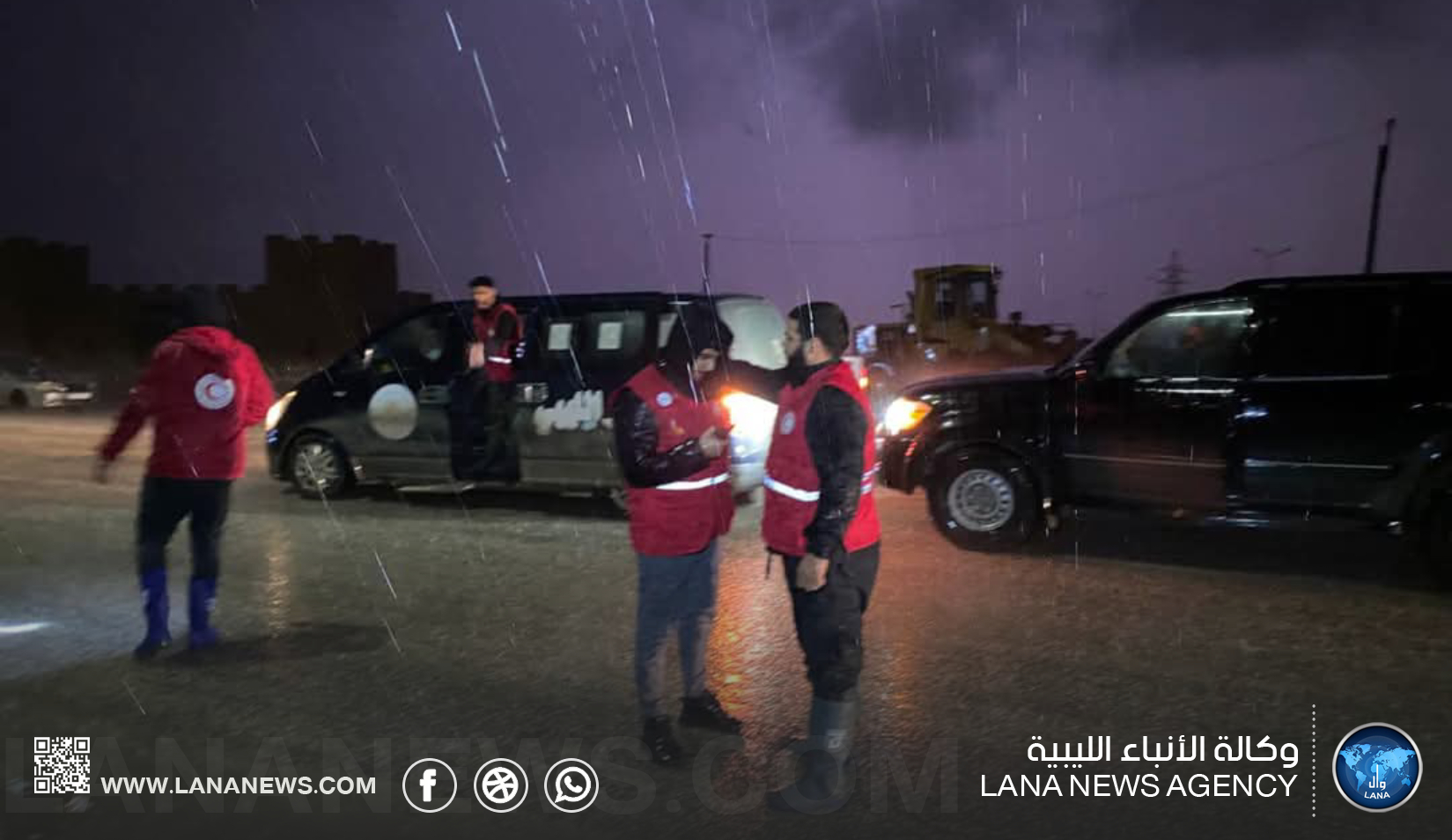 إخلاء منازل وإخراج عالقين جراء السيول في طبرق