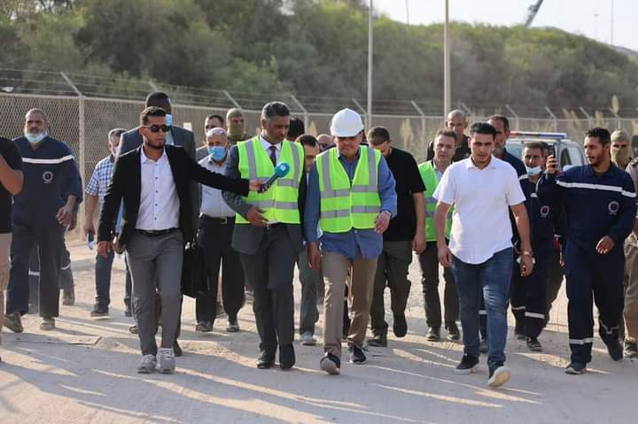 الدبيبة يتفقد الأعمال الجارية لتنفيذ مشروع محطة كهرباء غرب طرابلس الاستعجالي ويدعو لانجازه في يناير