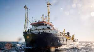 مصادر أمنية إيطالية : تواصل عمليات رسوّ قوارب الهجرة على سواحل جزيرة لامبيدوزا