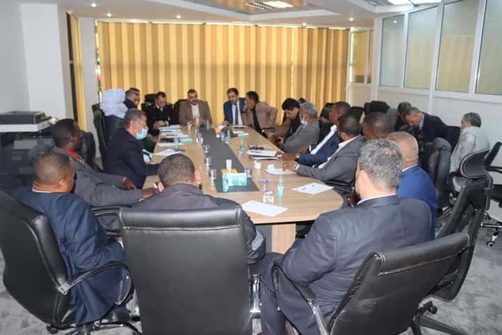 وزير الحكم المحلي يجتمع مع عمداء بلديات المنطقتين الجنوبية والشرقية