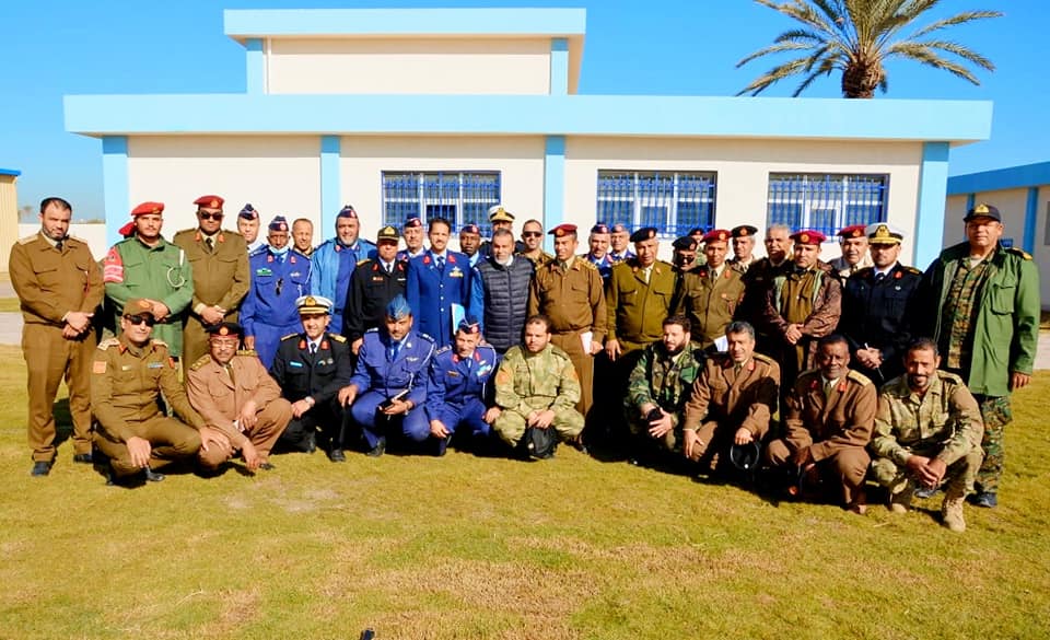 عددٍ من ضباط كلية القيادة والأركان في زيارة لقاعدة طرابلس الجوية