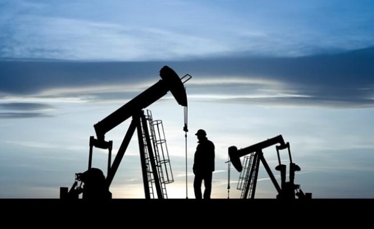 النفط يرتفع وسط تفاؤل بتحسن الطلب الصيني
