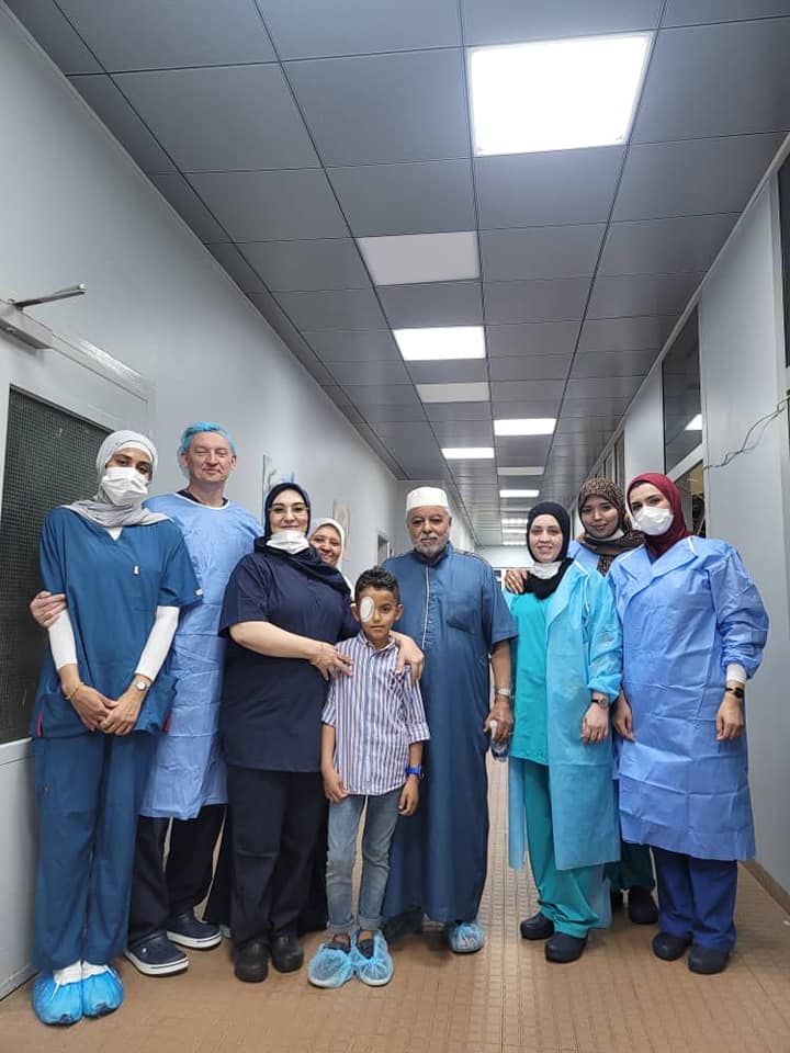 طرابلس| إجراء عملية جراحية ناجحة تعيد البصر لطفل بعينه اليسرى 
