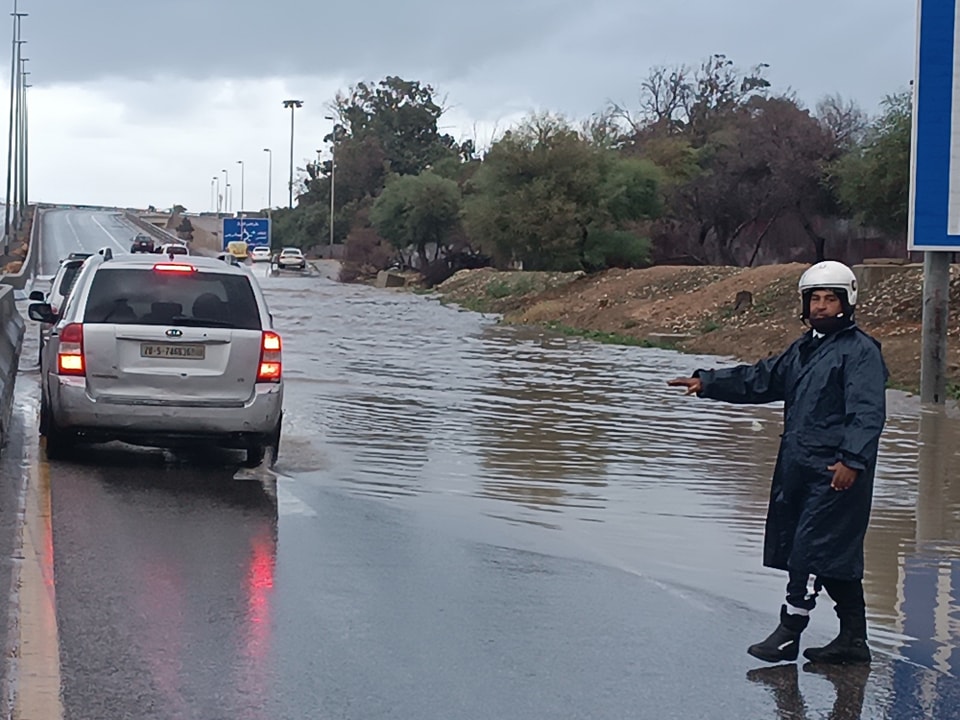 تقرير| المياه تغرق شوارع طرابلس وتخوفات من تفاقم الأوضاع