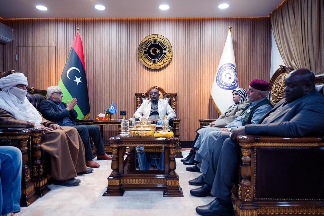 وزير الدولة لشؤون الهجرة غير الشرعية يلتقي بوفد الهيئة الوطنية لمشايخ واعيان ليبيا