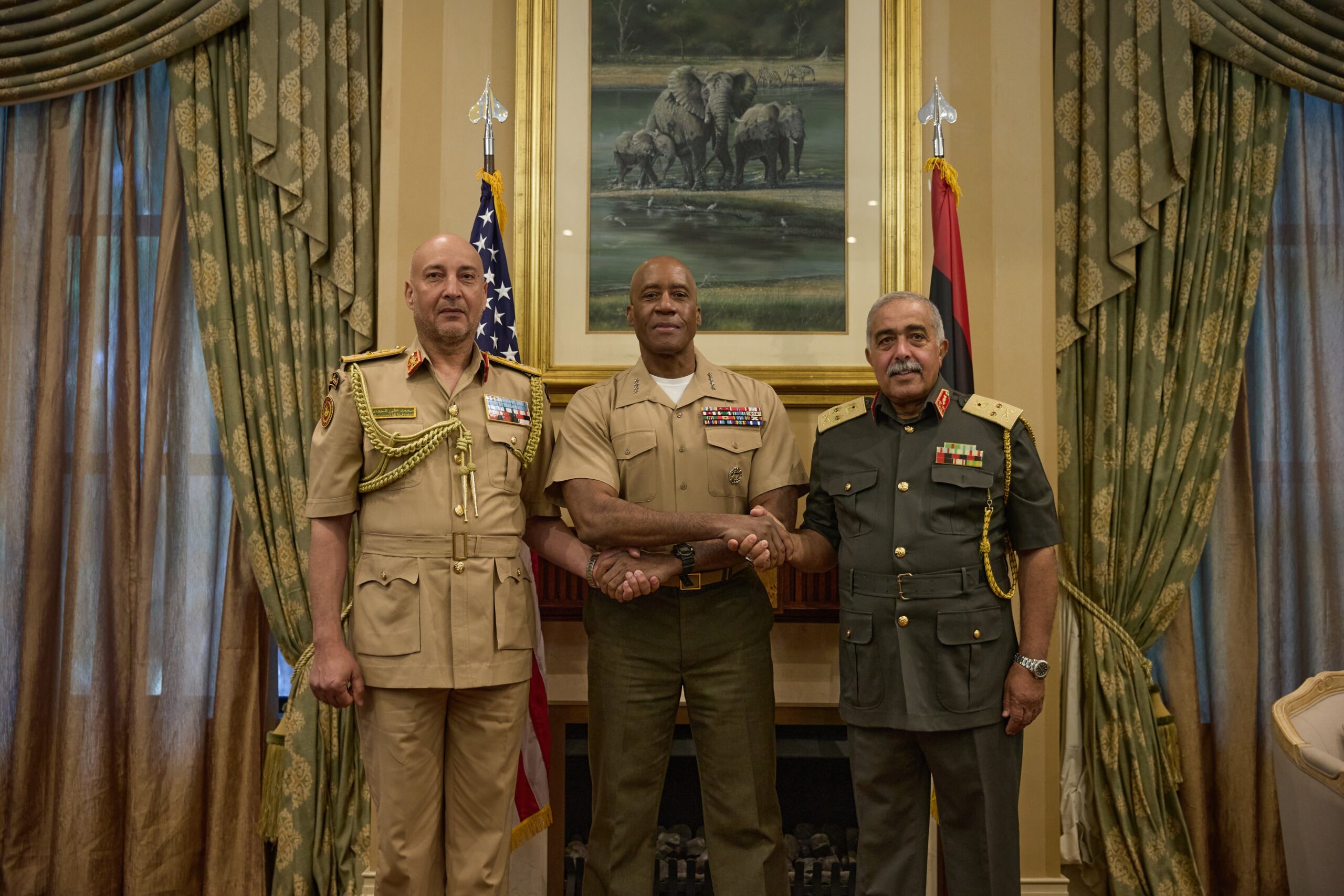 القيادة العسكرية في إفريقيا والأركان الأمريكية تؤكدان دعمهما لتوحيد الجيش وضمان السيادة الليبية