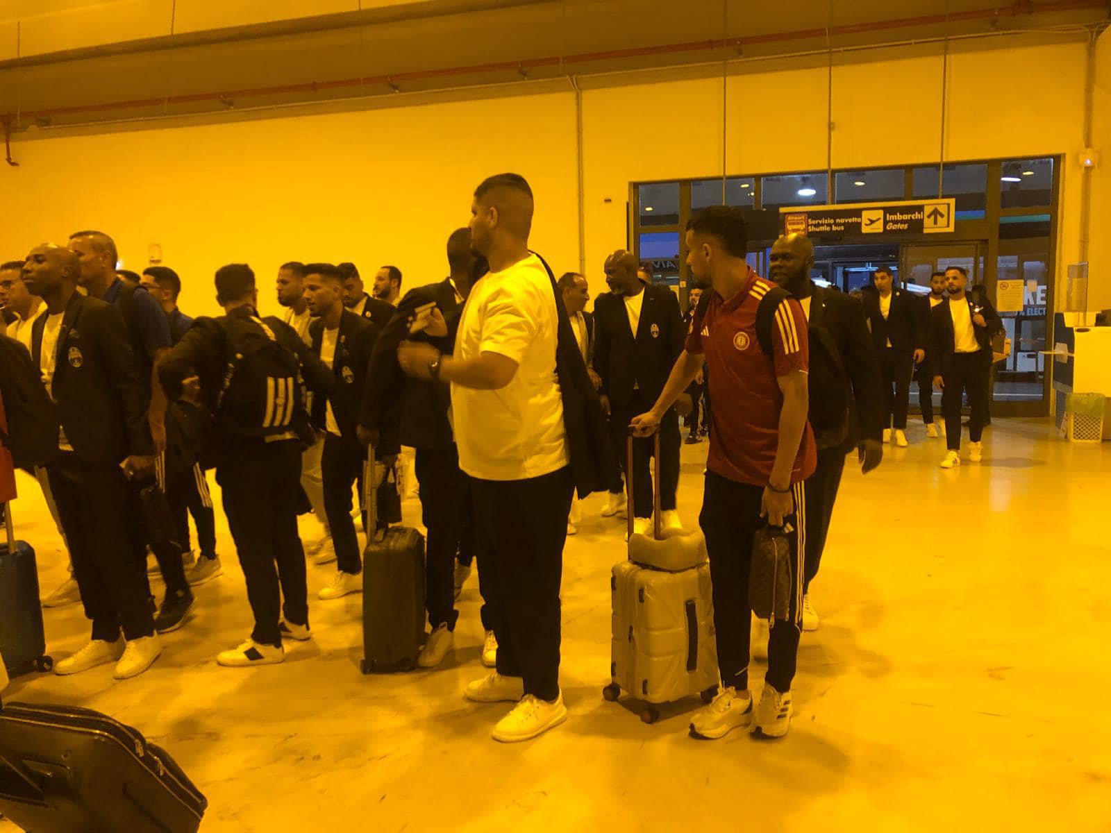 وصول فرق الأهلي طرابلس والمدينة والسويحلي إلى مطار روما الدولي