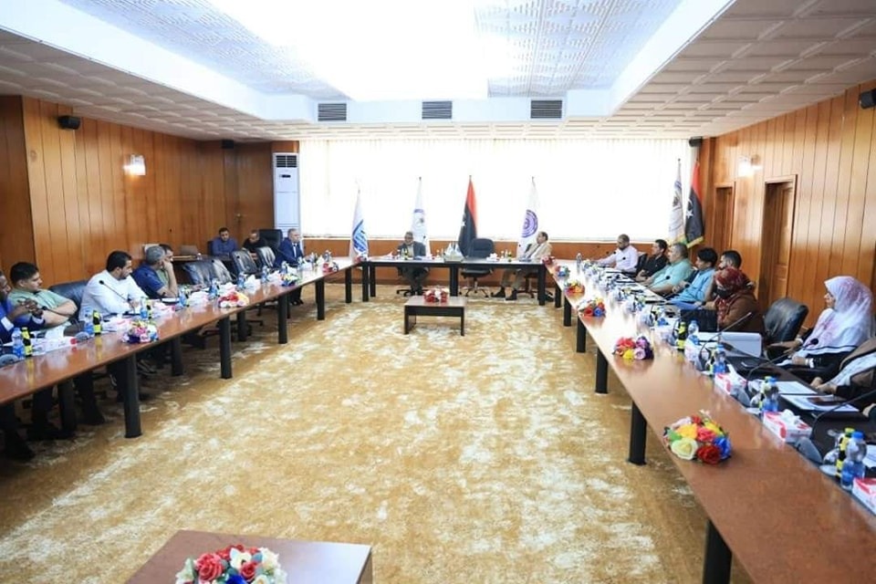 بدء برنامج تدريبي مشترك لموظفي وزارة العمل بالحكومة الليبية وجامعة سرت