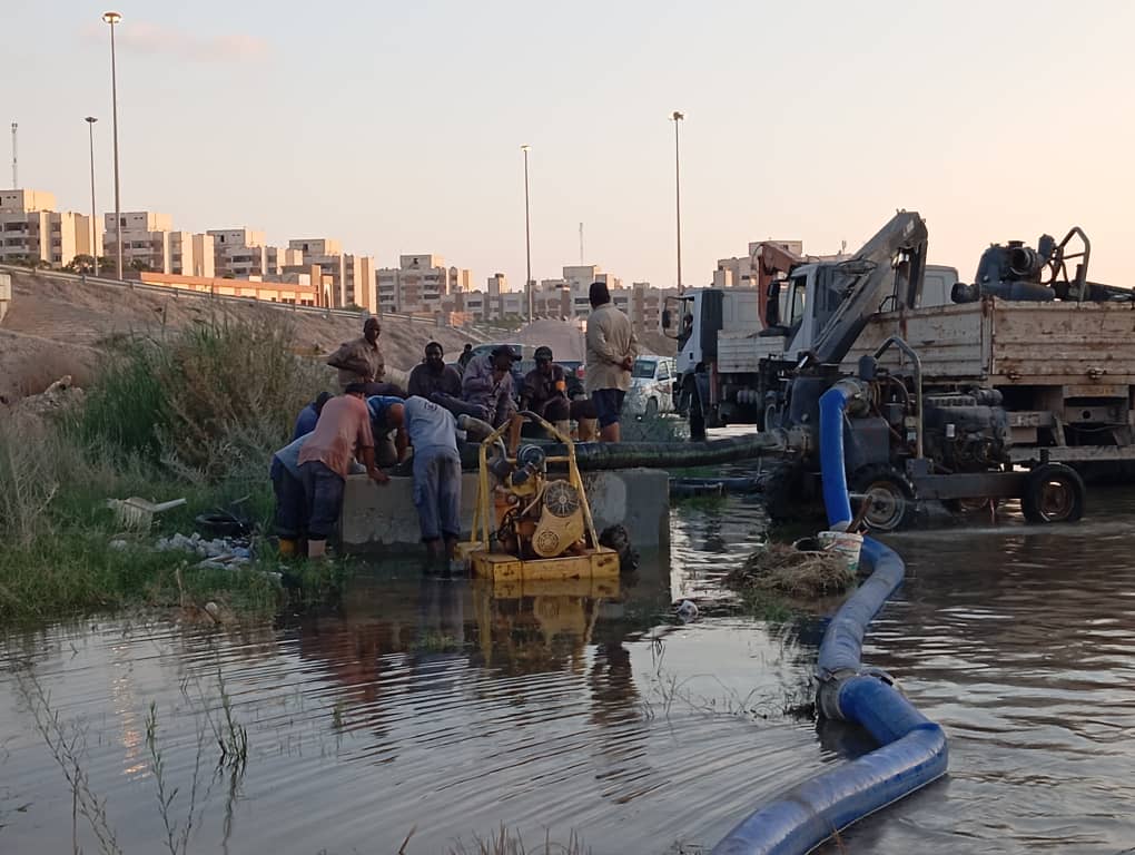 عودة تدفق المياه إلى مناطق غرب بنغازي بعد صيانة خط متضرر