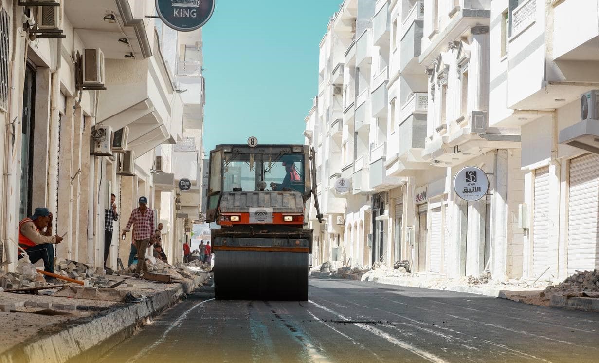 صيانة شوارع درنة.. يدعم حركة المرور والتنمية الاقتصادية