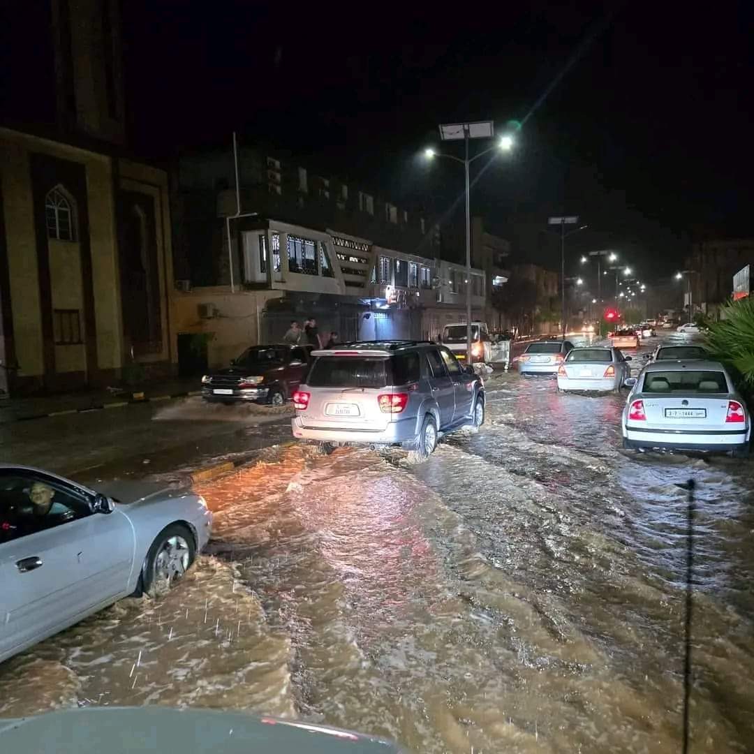 رئيس الحكومة الليبية يوجه تعليماته بسرعة التعامل مع أزمة السيول في سبها