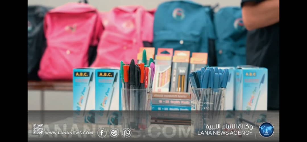 بمشاركة مؤسسات مجتمعية توفير حقائب مدرسية لأطفال الأيتام في درنة