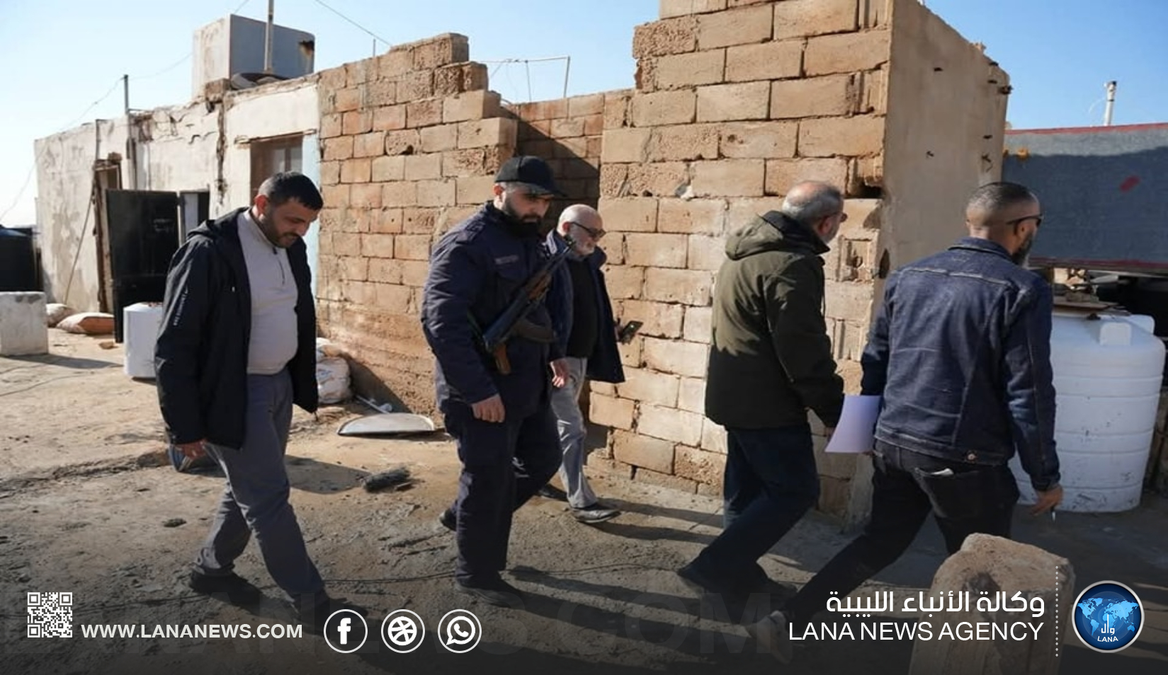 لجنة حصر وتقييم المباني الآيلة للسقوط تفحص عمارة متهالكة بشارع الوحدة العربية في بنغازي